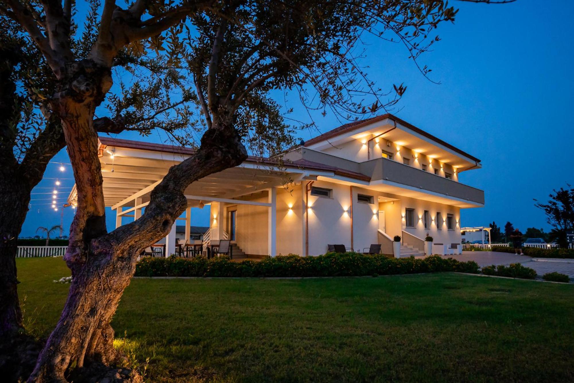 Villa Zefiro Suites & Events Баттипалья Экстерьер фото
